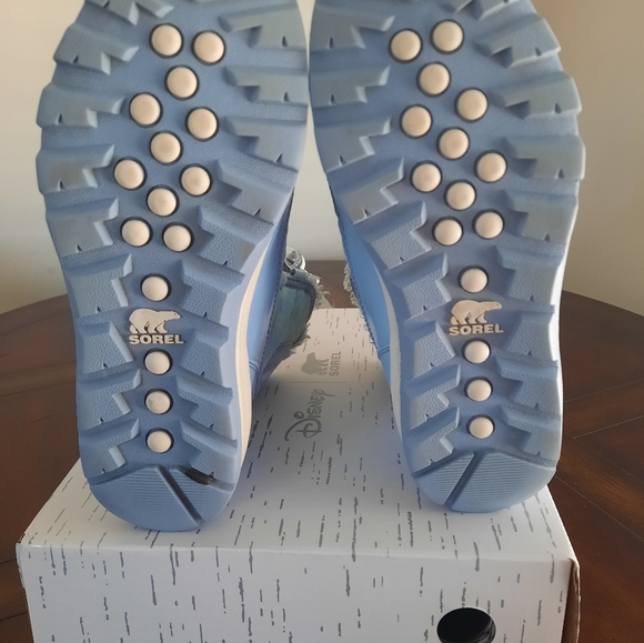 Girls Disney Frozen II Sorel Size 3 Waterproof Snow Boots - Picture 5 of 10